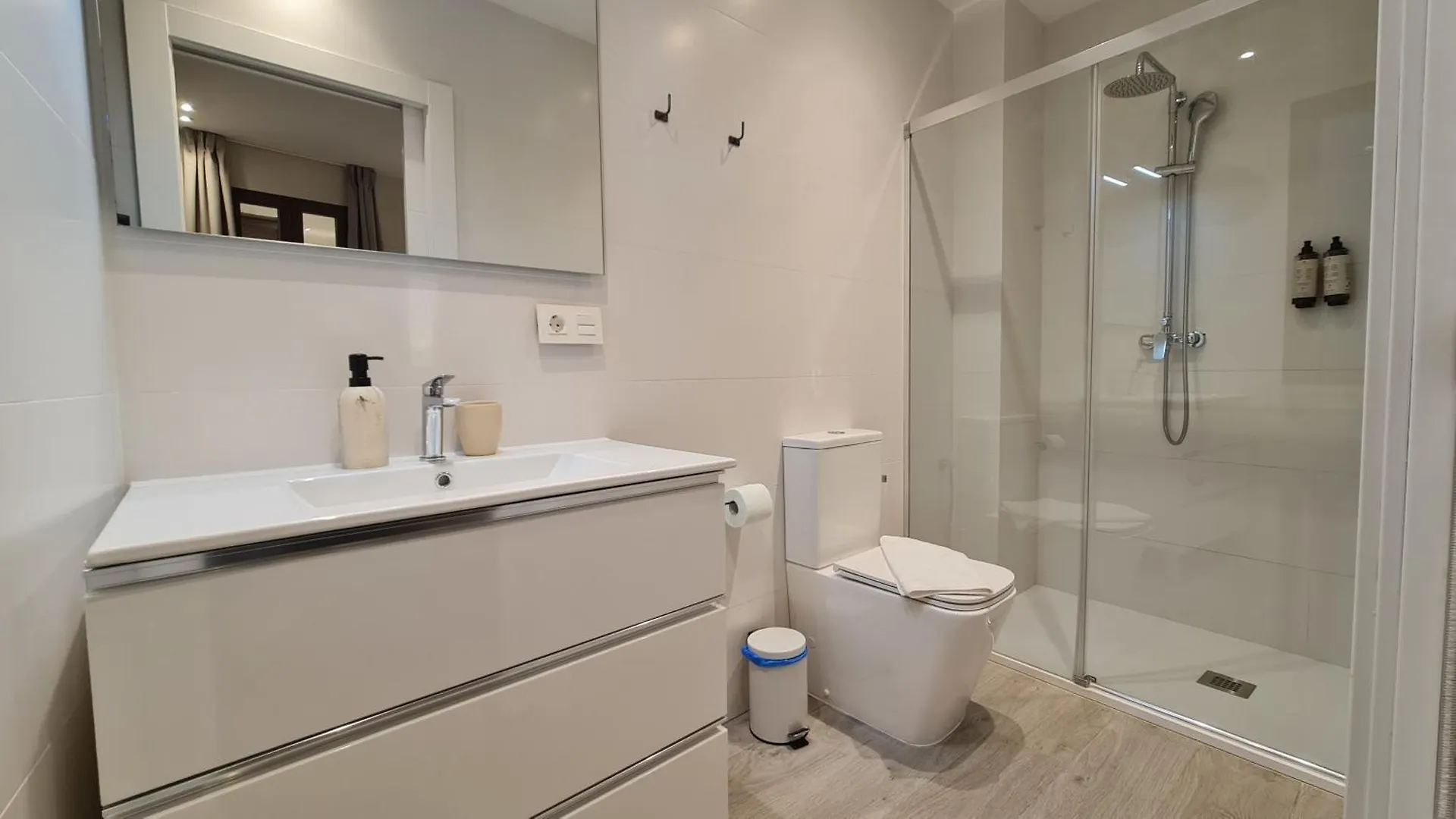 Suspiro 102 Cosmopolitan Loft Apartment Granada
