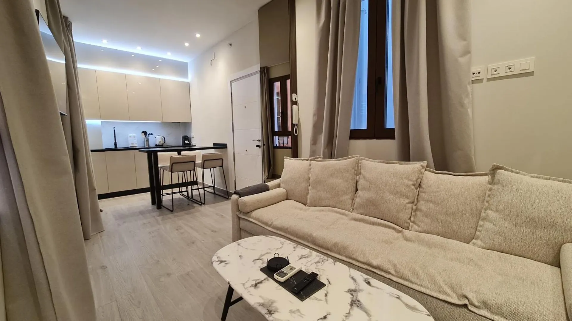 Suspiro 102 Cosmopolitan Loft Apartment Granada